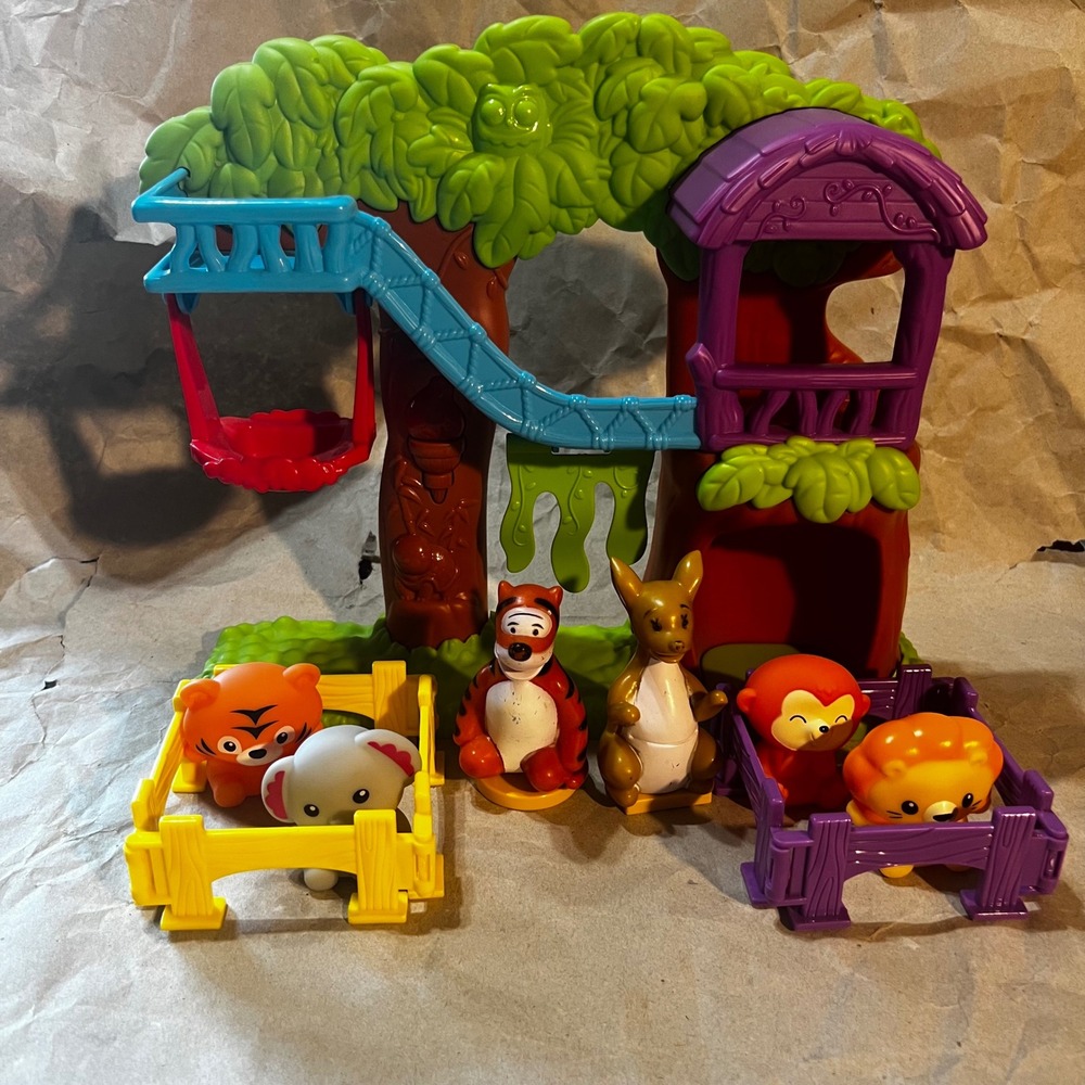Kid Connection Zoo Play Set Jungle Treehouse with 8 Animal Figures